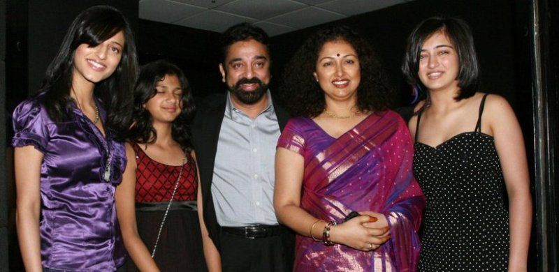 Kamal Haasan With His Three Daughters And Gautami Tadimalla