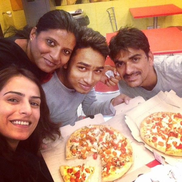 Kashmira Irani having Pizza