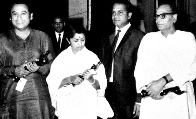 Kishore Kumar Holding His Filmfare Award Alongside Lata Mageshkar, And S. D. Burman