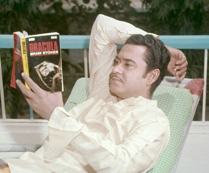 Kishore Kumar Reading