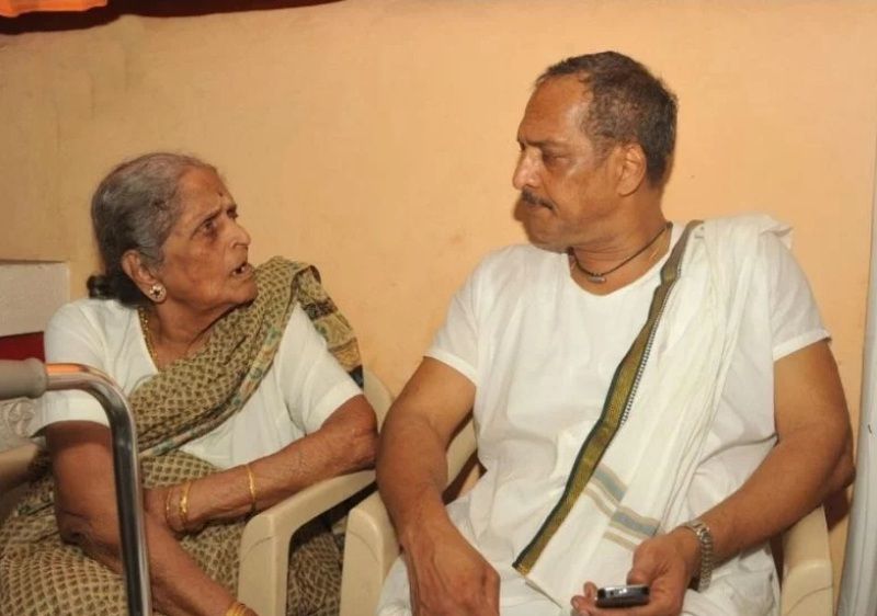 Nana Patekar With His Mother