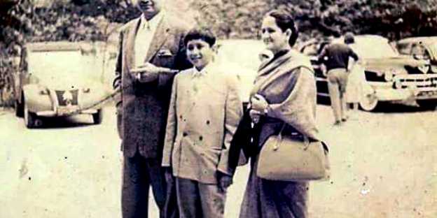 Naveen Patnaik With His Parents