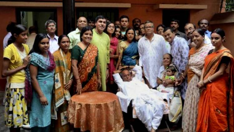 Pranab Mukherjee With His Family