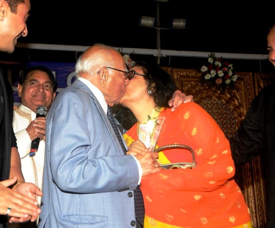 Ram Jethmalani Kissing Leena Chandavarkar