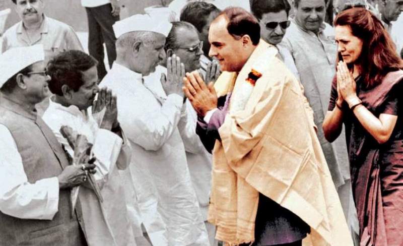 Shalini Yadav Father-in-law Shyamlal Yadav Greeting Rajiv Gandhi & Sonia Gandhi