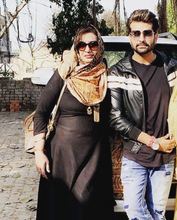 Yuvraj Hans with his mother