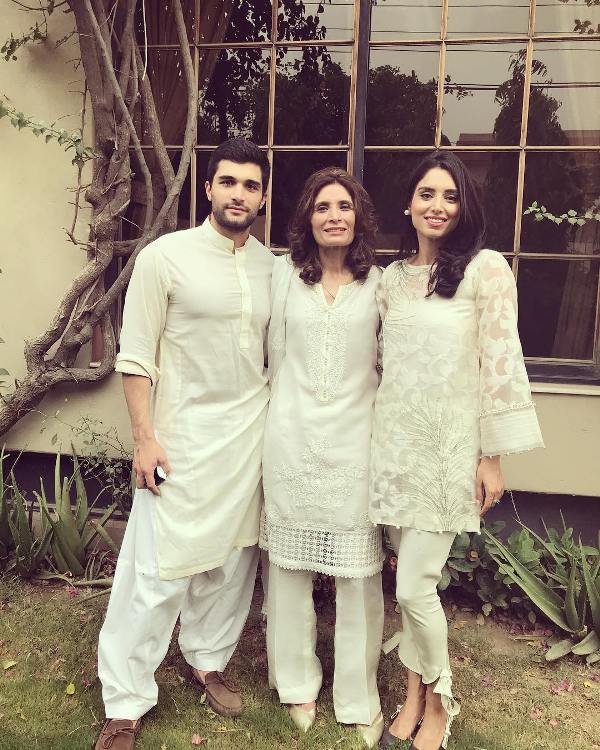 Zainab Abbas With Her Mother And Brother
