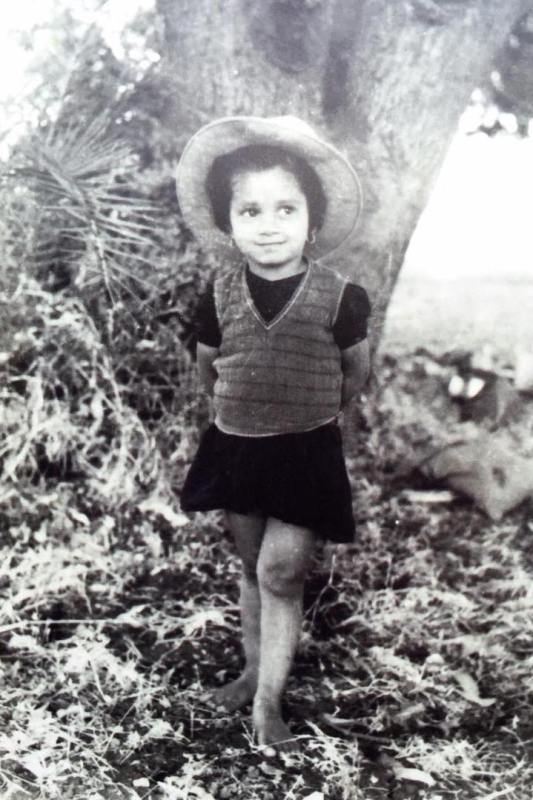 Zarina Wahab's childhood picture