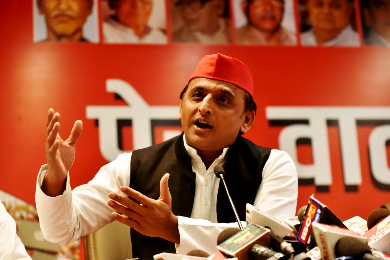 Akhilesh Yadav Wiki, Age, Caste, Wife, Family, Biography & More - WikiBio