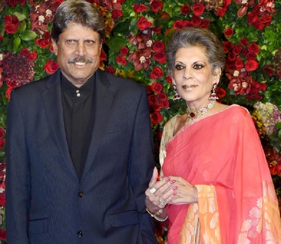 Kapil-Dev-with-his-wife-Romi-Bhatia.jpg