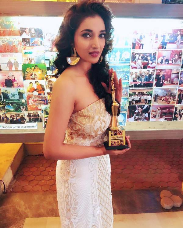 Rupali Bhosale With Her Award