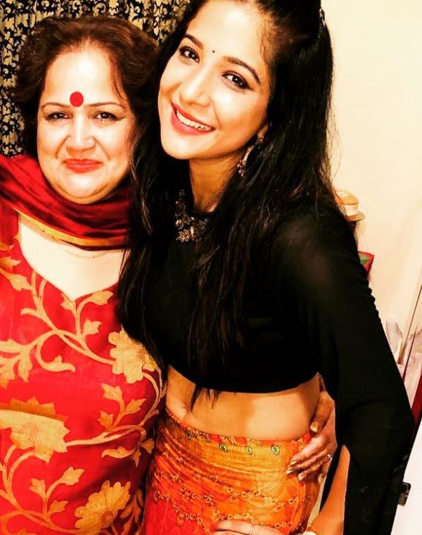 Sakshi Agarwal With Her Mother