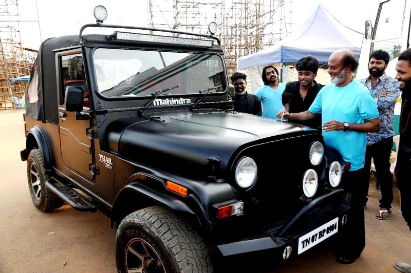Sandy Master's Car Being Signed By Rajinikanth