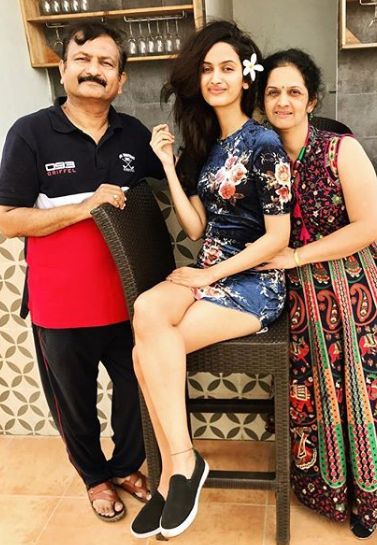 Shivani Jadhav with her parentsShivani Jadhav with her parents