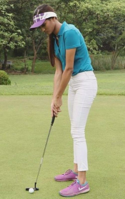 Shreya playing golf