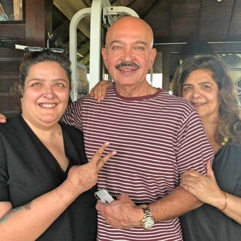 Sunaina Roshan with her parents