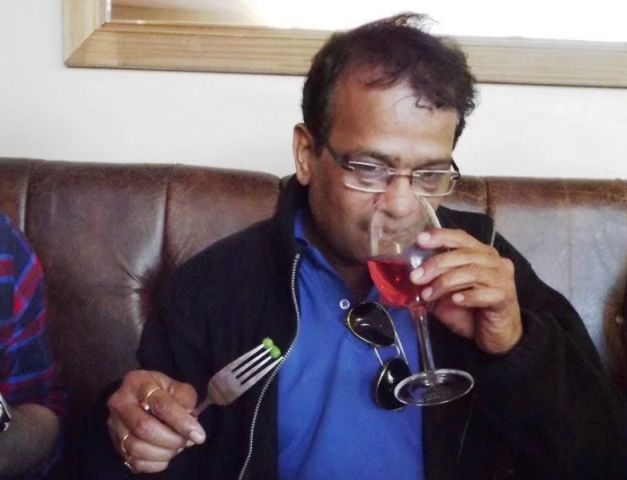 Vidyadhar Joshi drinks alcohol