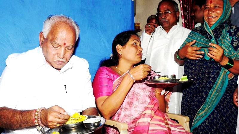 BS Yediyurappa Having Food At The Dalit Man's House