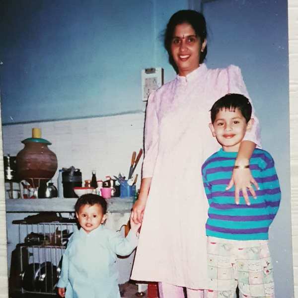 Childhood Picture Of Aloh Welankar With His Mother And Brother
