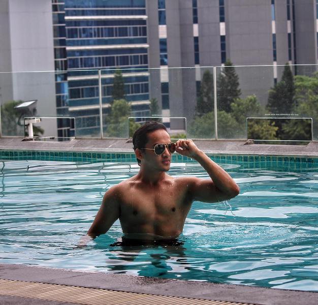 Faisal Khan inside the pool