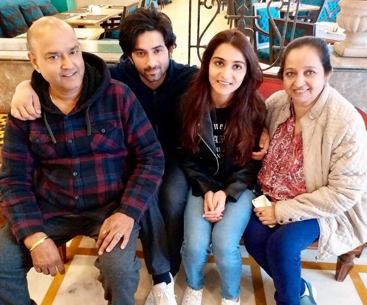 Mudit Nayar With His Parents And Wife