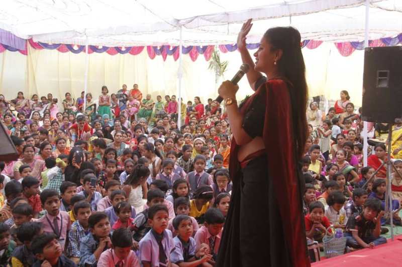 Navneet Kaur Rana addressing the public in Amravati