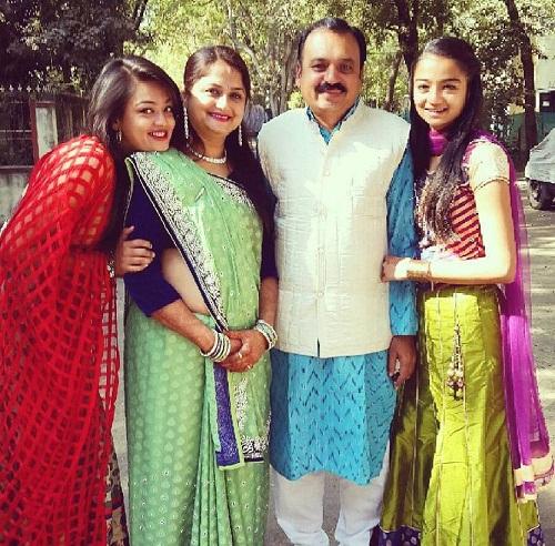 Samiksha Jaiswal with her family