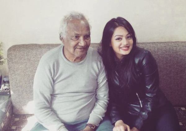 Samiksha Jaiswal with her grandfather