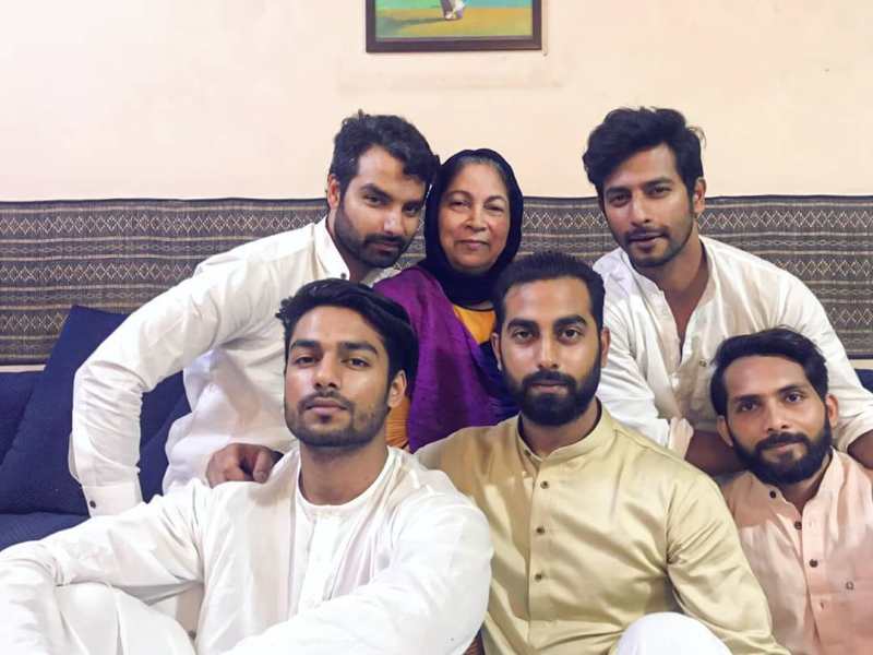 Sehban Azim With His Brother's & Mother