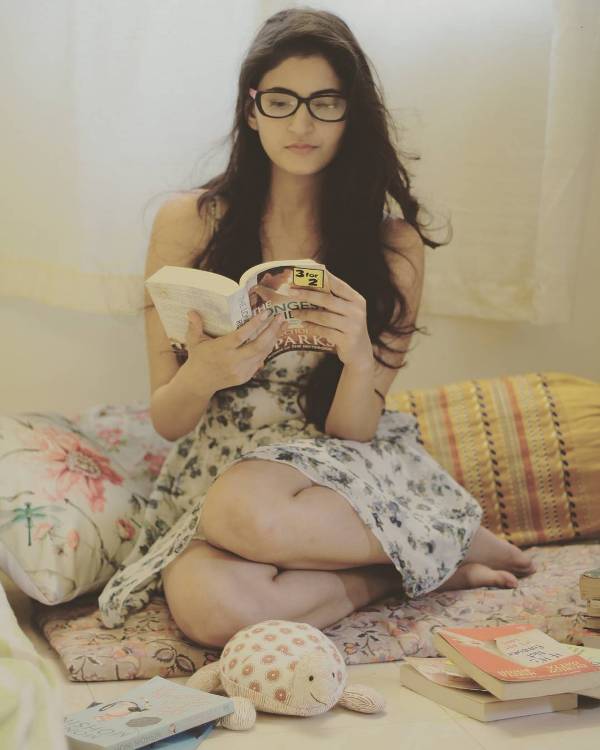 Shivani Raghuvanshi reading a book