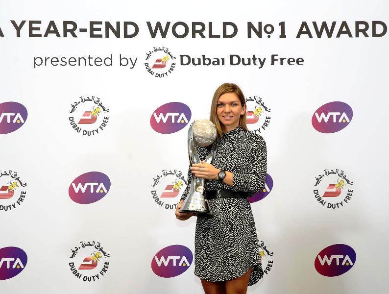 Simona Halep With Her 2018 World No 1 Award