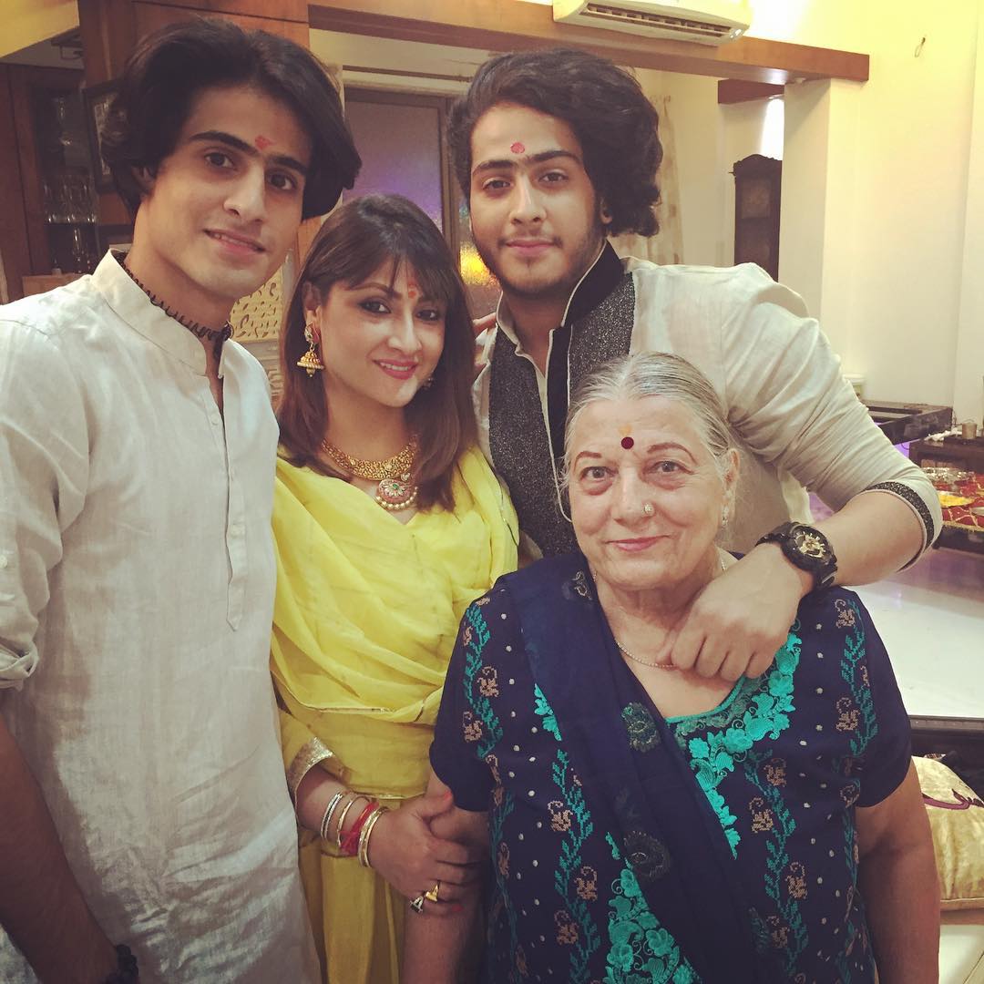 Urvashi Dholakia with her sons and mother