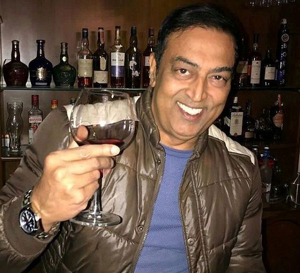 Vindu Dara Singh drinks alcohol