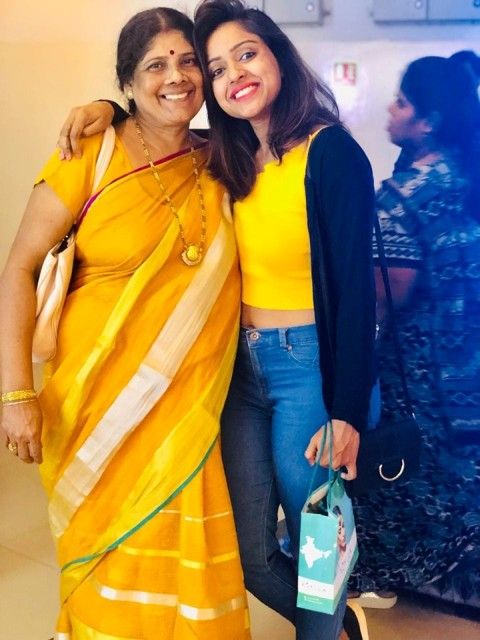 Vithika Sheru with her mother