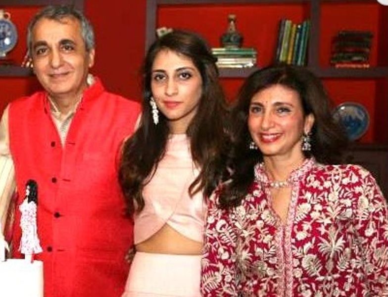 Anissa Malhotra With Her Parents