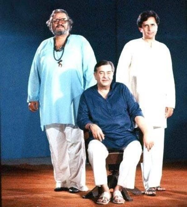 Shammi Kapoor with his brothers, Raj Kapoor (sitting) and Shashi Kapoor (right)