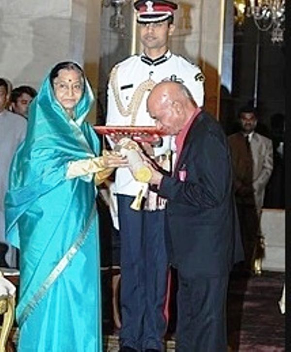 Khayyam Receiving Padma Bhushan