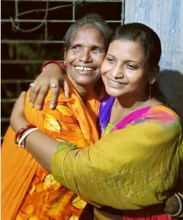 Ranu Mondal and her daughter