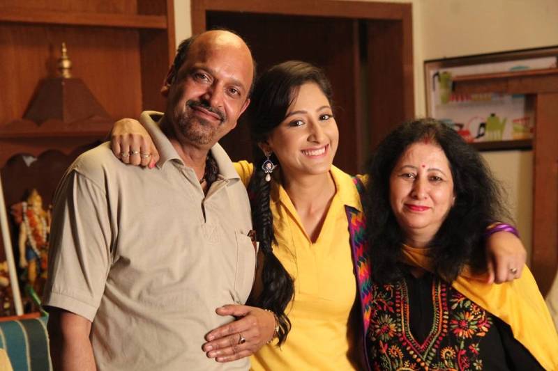 Shivya Pathania with her Parents