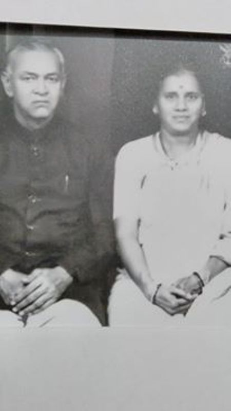 Vijay Karnik's Parents