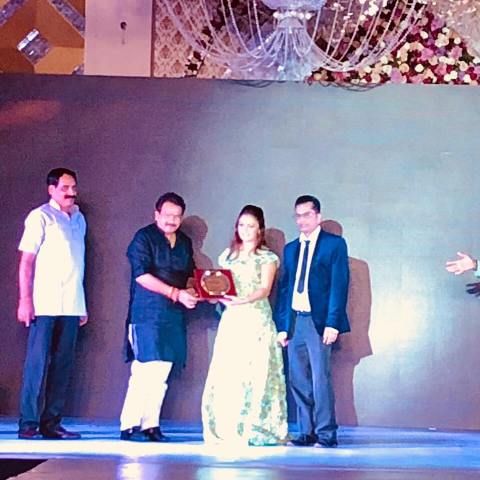 Devoleena Bhattacharjee receiving Hindi Ratna Award