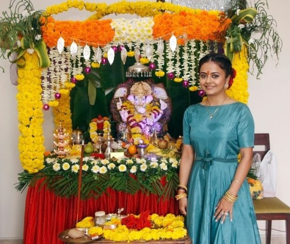 Devoleena Bhattacharjee with the idol of Lord Ganesha