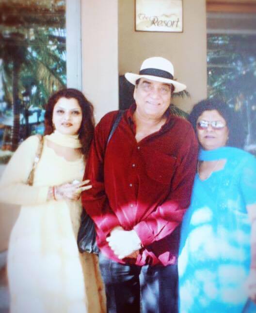 Goga Kapoor with His Daughter and Wife
