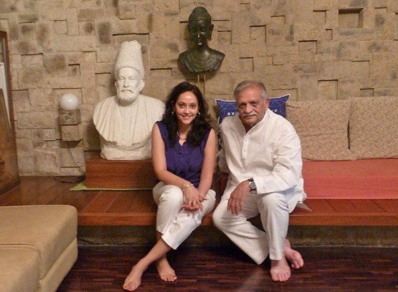 Gulzar with the bust of Mirza Ghalib at his house