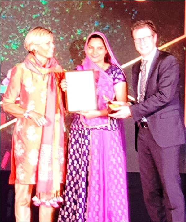 Ruma Devi Receiving Award