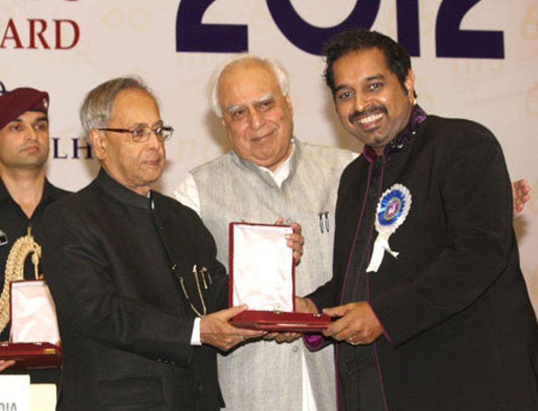 Shankar Mahadevan receiving National Award