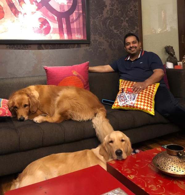 Shankar Mahadevan with his pets Honey and Kiwi