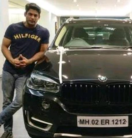 Sidharth Shukla with his car