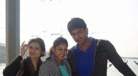 Sidharth Shukla with his sisters