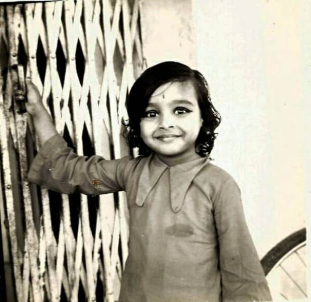 Suchitra Krishnamoorthi's Childhood Picture